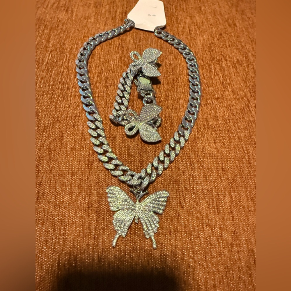 🦋NWOT Dazzling Cuban-link Silver Butterfly Necklace & Bracelet Set 🦋